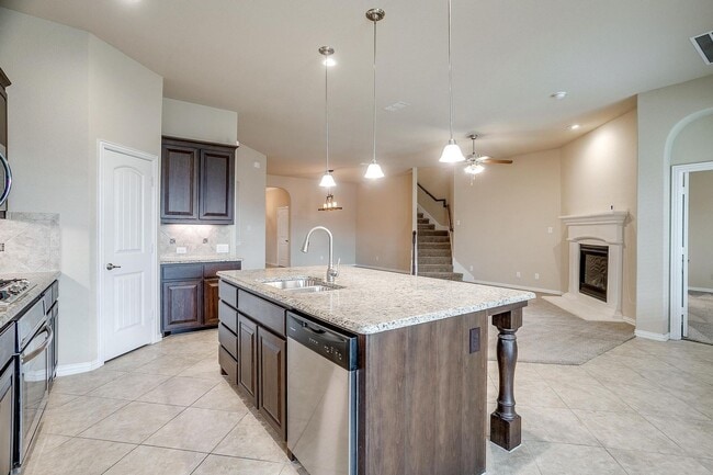 Building Photo - Beautiful 5 Bed, 3 Bath, 2-Story Home in Morningstar Subdivision- Aledo ISD- 76008