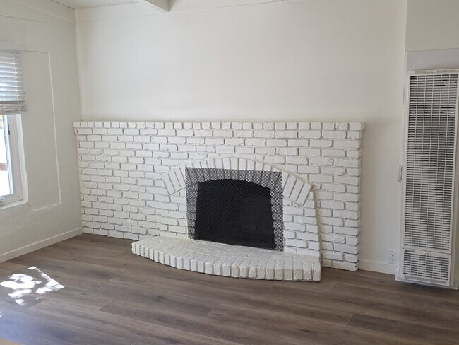 Building Photo - AVAILABLE APRIL - 1 bed, 1 bath renovated units in Atascadero (Santa Margarita)