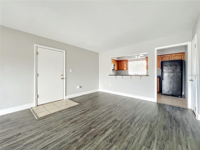 Building Photo - 568 Orange Dr