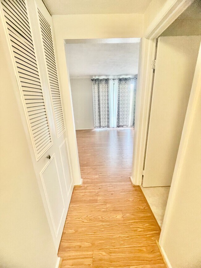 Building Photo - 3 bed- 1.5 Bath- Bridgeville Pa