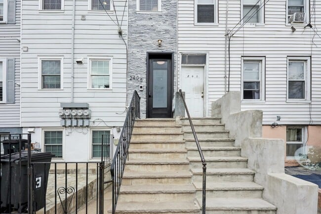 Building Photo - 240.5 South St