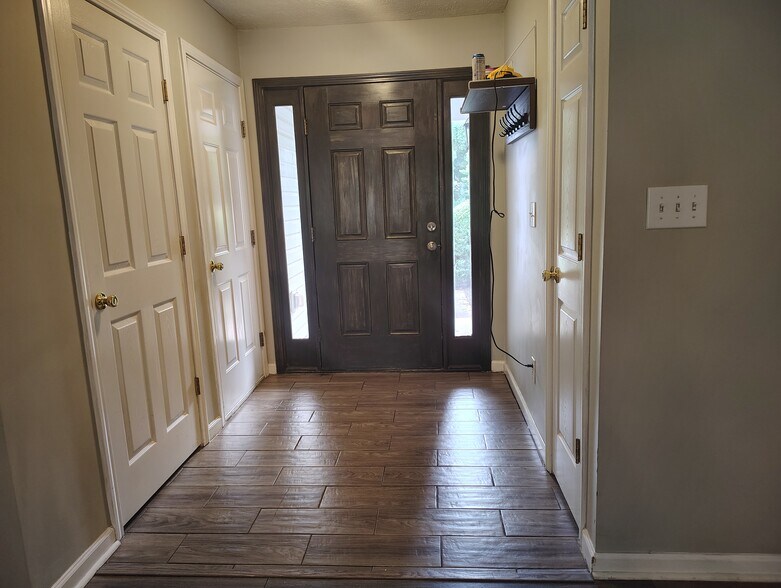 Entry way - 5679 Post Mill Ct
