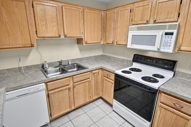Building Photo - DUPLEX