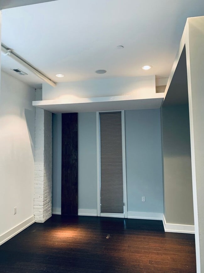 Building Photo - 1210 Chestnut St