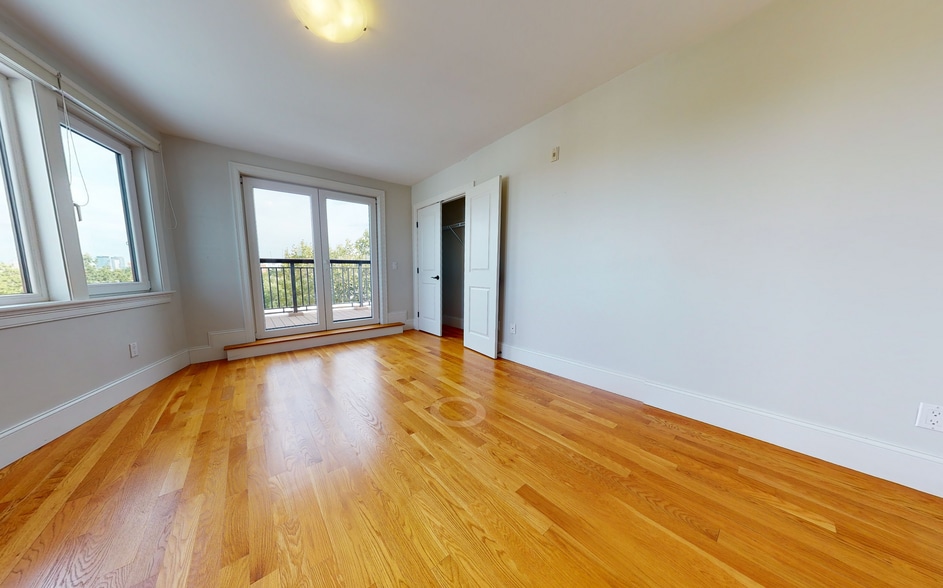 Building Photo - 168 Hampshire St