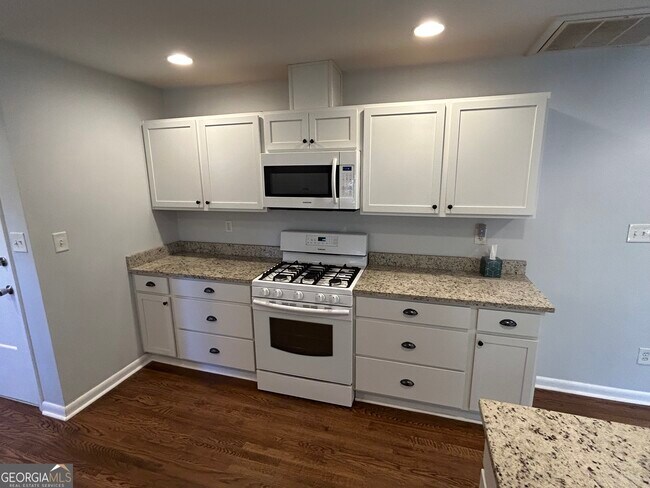 Building Photo - 116 Colonial Dr