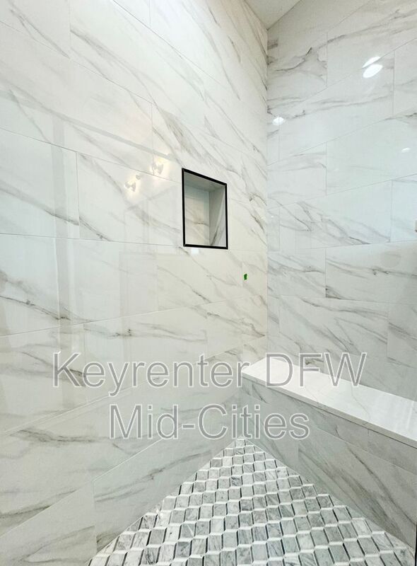 Building Photo - 7302 Uloho Wy