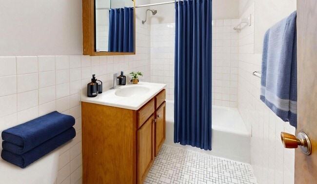 Building Photo - 2216 Pleasant Ave