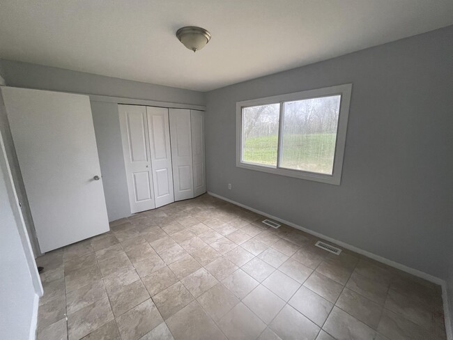 Building Photo - 37 Pershing Ln