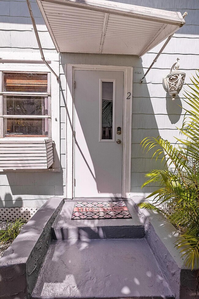 Building Photo - 204 S M St