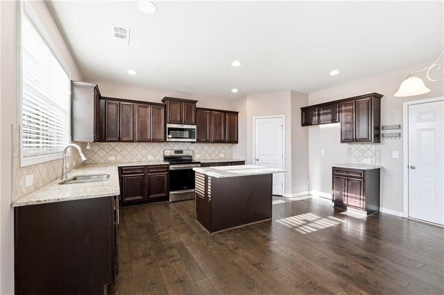 Building Photo - 1185 Scarlet Sage Cir