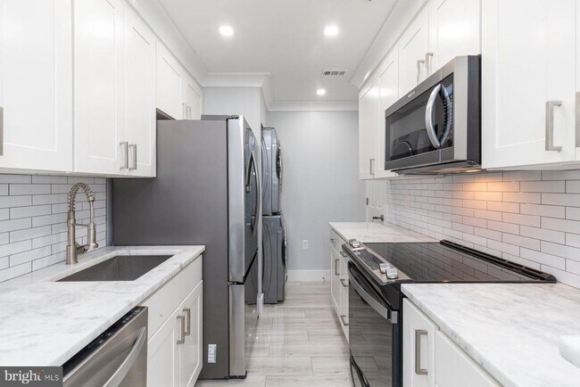 Building Photo - 255 S Pickett St