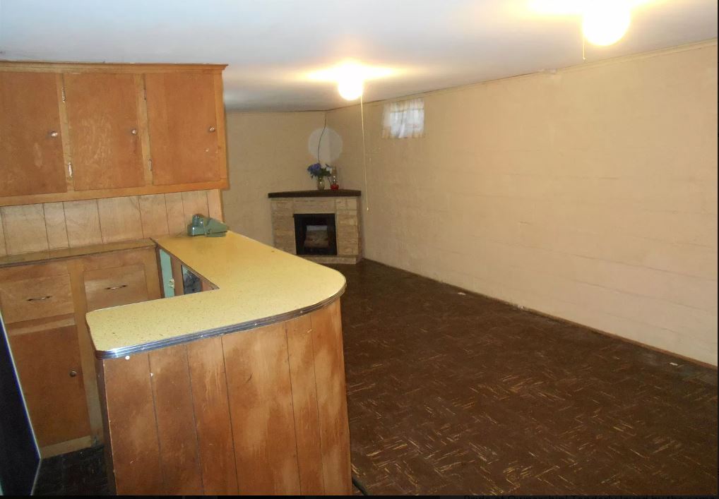 corner fireplace - 915 Marie Ave