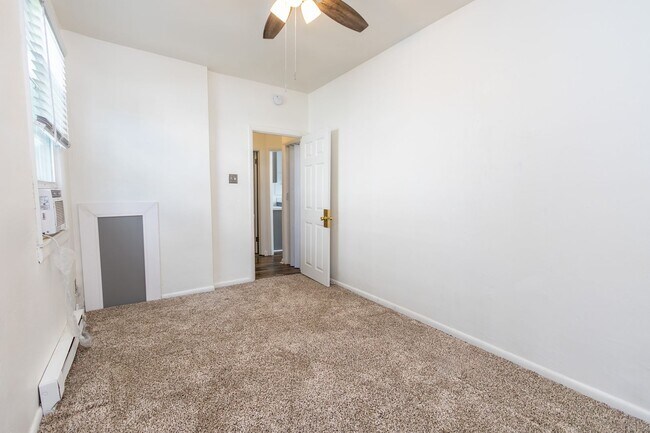 Building Photo - 2025 Peach St