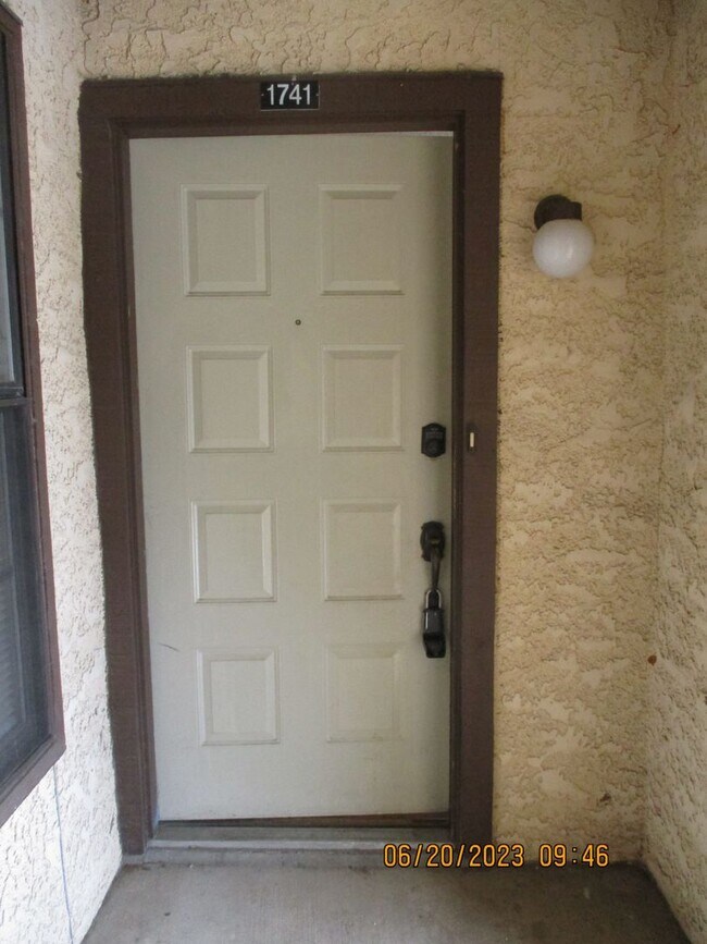 Building Photo - 1741 Crest Grove Dr