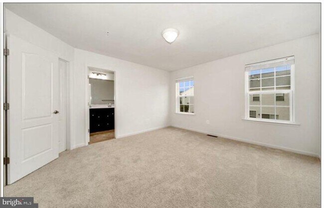 Building Photo - 12815 Sutherby Ln