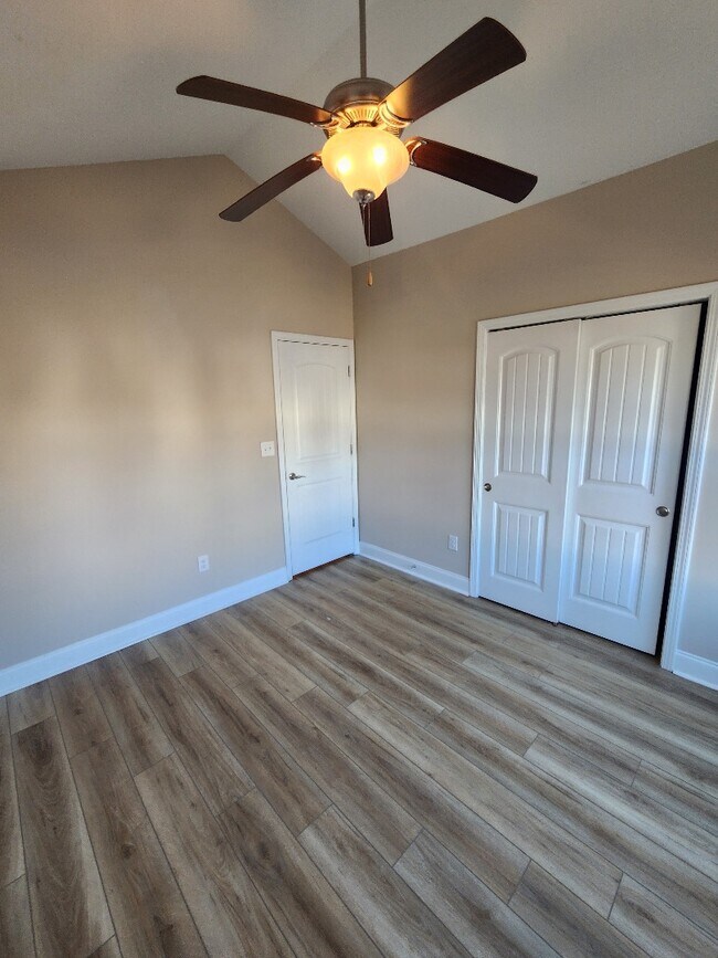 Building Photo - 223 Leadoff Dr