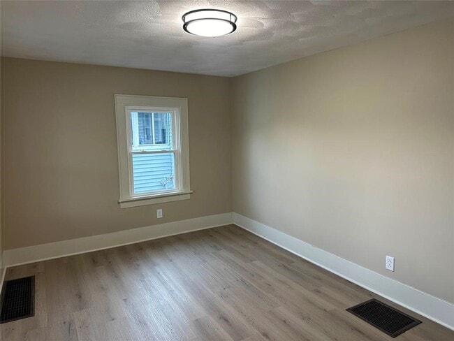 Building Photo - 40 N Brookside Ave