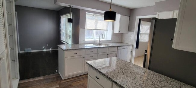 Building Photo - 629 S Troost St