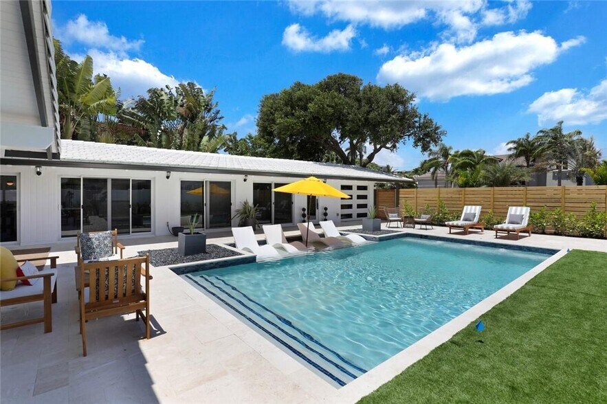 Building Photo - 278 Tropic Dr