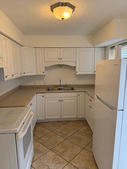 Building Photo - 1240 Avenue A