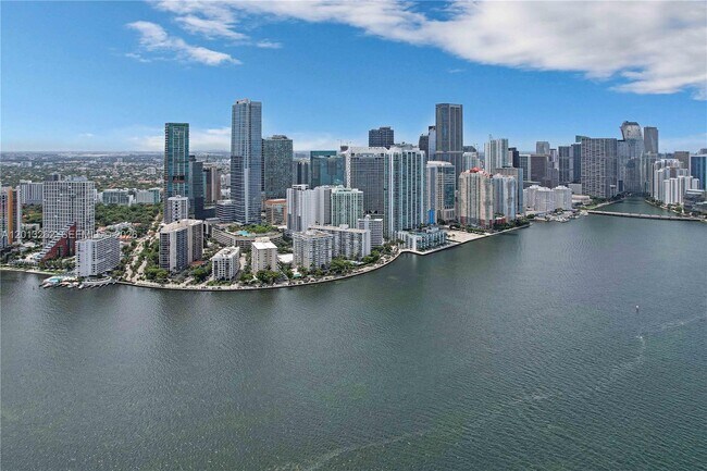 Building Photo - 1300 Brickell Bay Dr