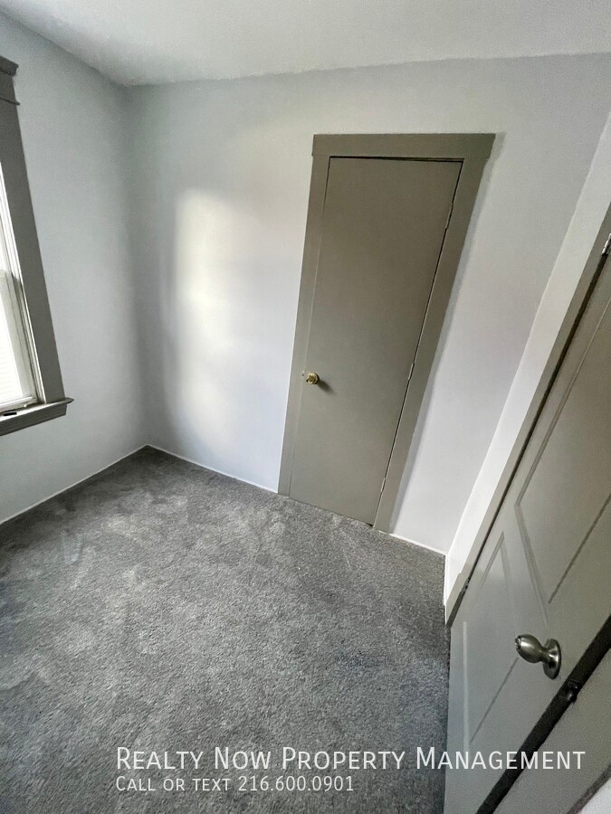 Building Photo - 2813 Marvin Ave