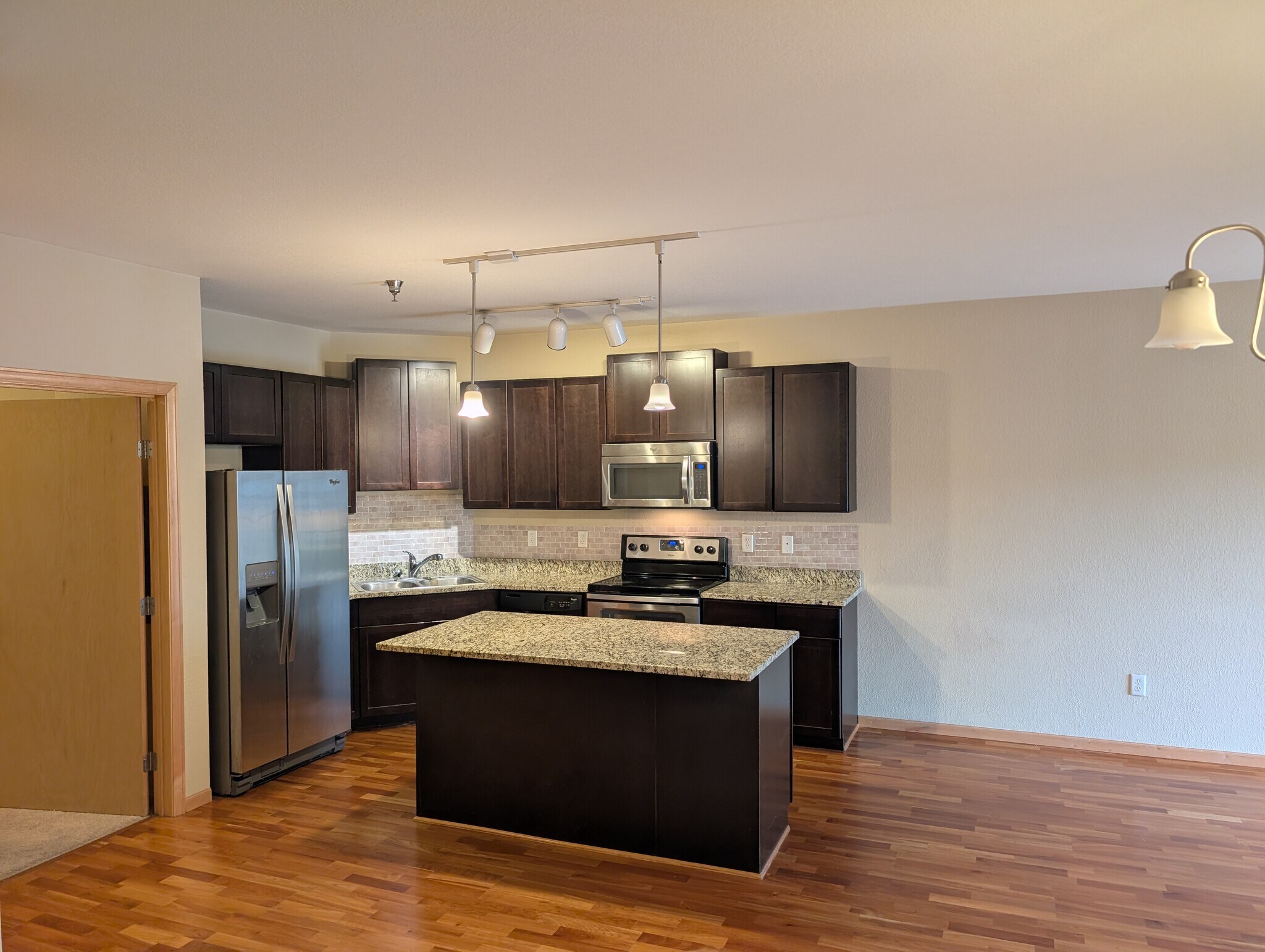 Open concept luxury kitchen - 1155 Ford Road
