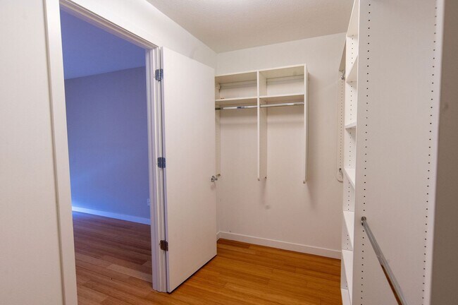 Building Photo - Little Italy Townhome - 1911 E 119th St , ...