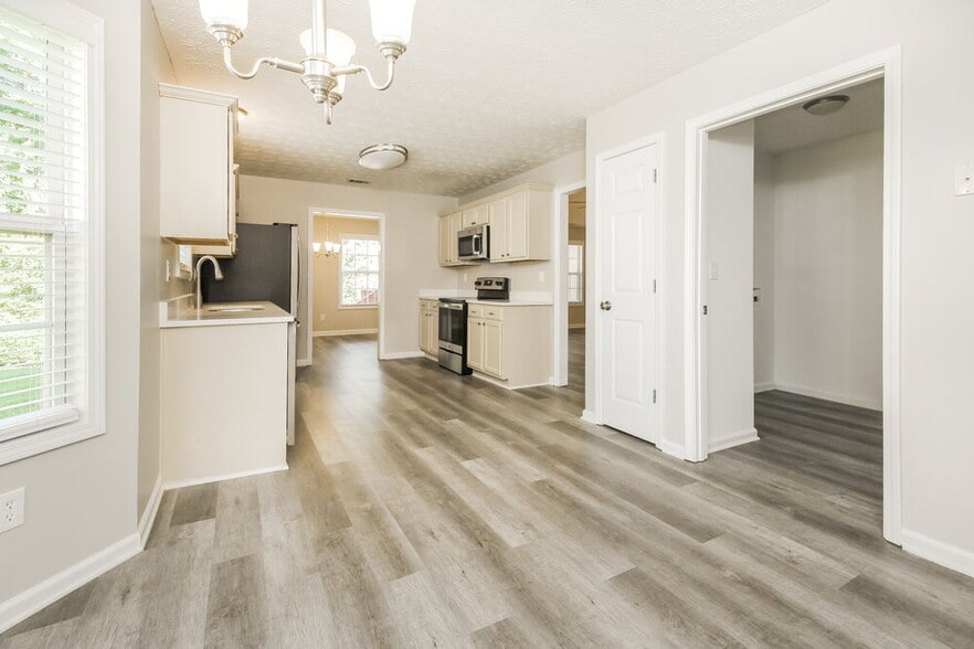 Building Photo - 229 Clearwater Dr