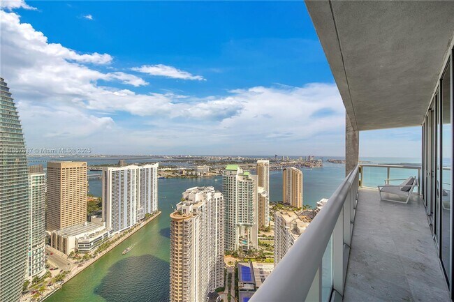 Building Photo - 495 Brickell Ave