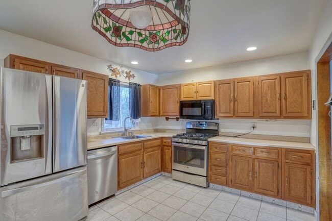 Building Photo - Just What You Have Been Looking For a Single Family Ranch in a Quaint Country Setting