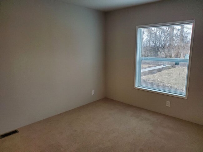 Building Photo - 65203 Hull Ln