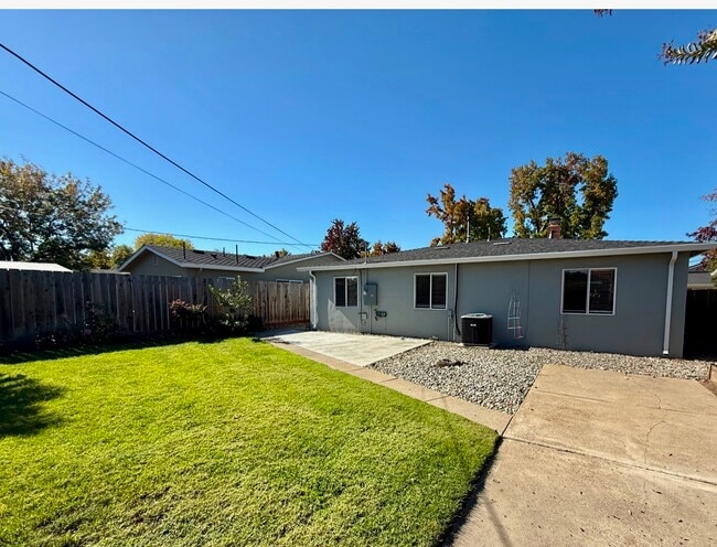 Building Photo - 3130 Manda Dr