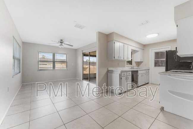 Building Photo - 7250 Applegate Dr