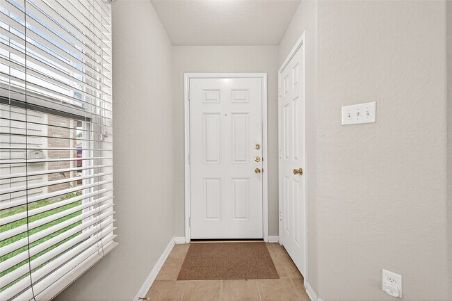 Building Photo - 3031 View Valley Trail