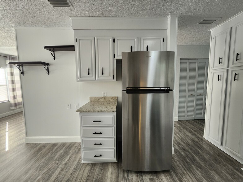 Building Photo - 1527 Black Forest Dr