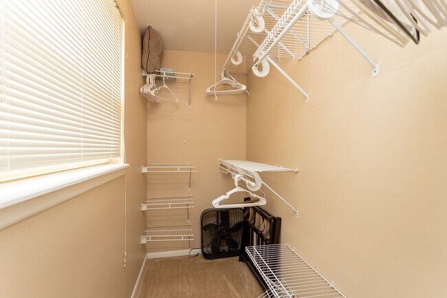 Building Photo - BEAUTIFUL 4BD SPLIT-LEVEL HOME in VILLA LOMA NEIGHBORHOOD - Security Deposit Waiver Available