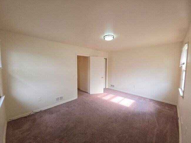 Building Photo - 212Bathgate