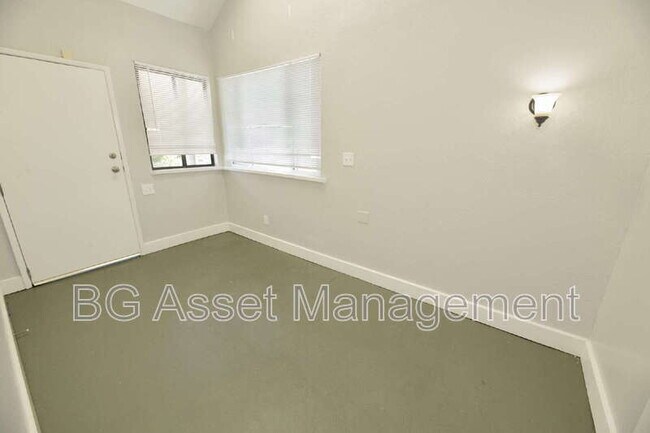 Building Photo - 2359 Prune St