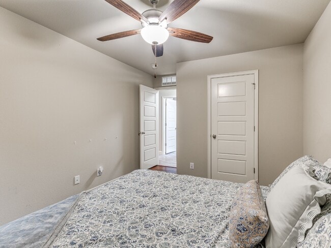 Building Photo - 2606 W Baton Rouge Pl