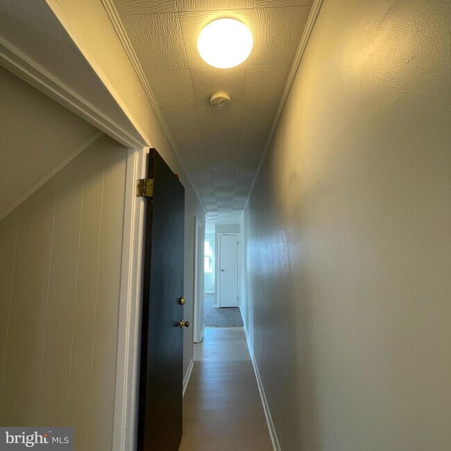 Building Photo - 2721 E Somerset St