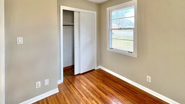 Building Photo - Coming Soon : 3BR+, 1 1/2BA house in Greenbrier