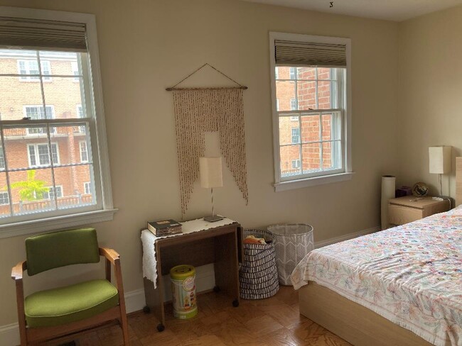 Building Photo - 1670 Beekman Pl NW