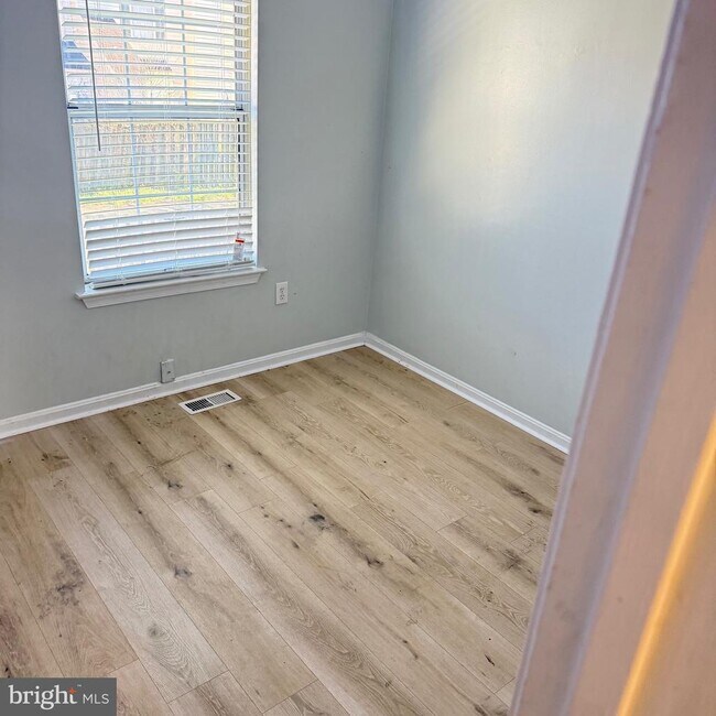 Building Photo - 2423 W Rosecroft Village Cir