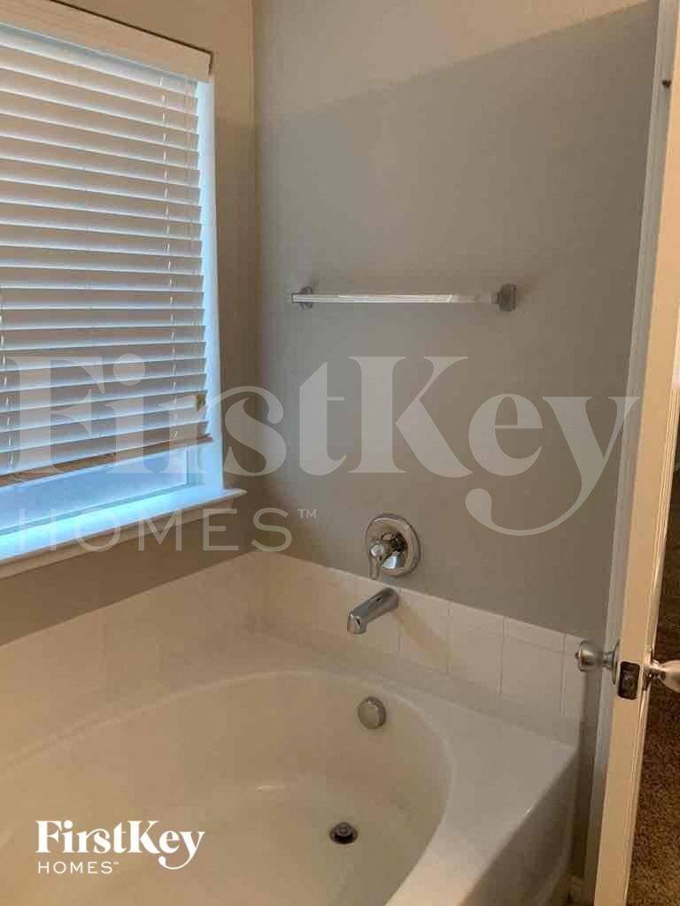 Building Photo - 12617 Summerwood Dr