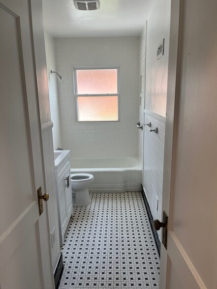 Bathroom - 416 4th St SW