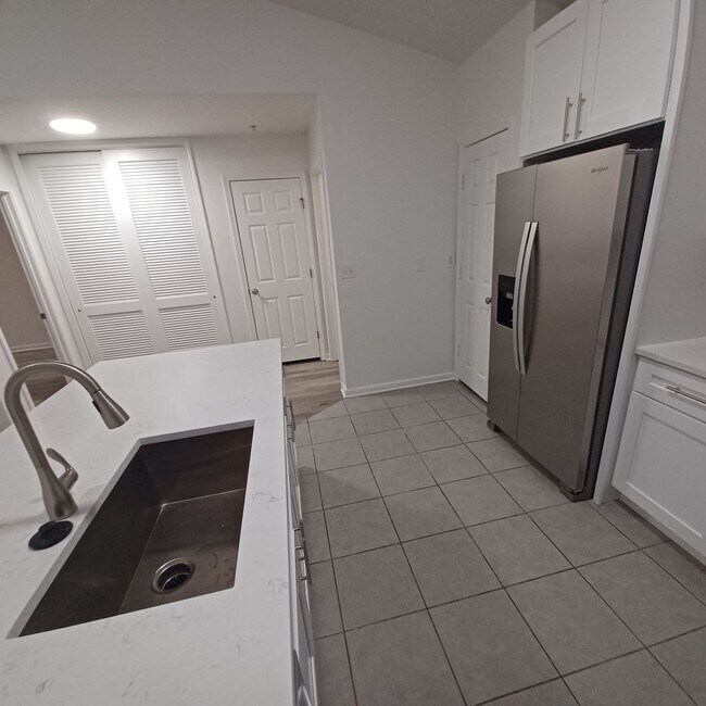 Building Photo - Cozy 1 BR 1 BA Condo