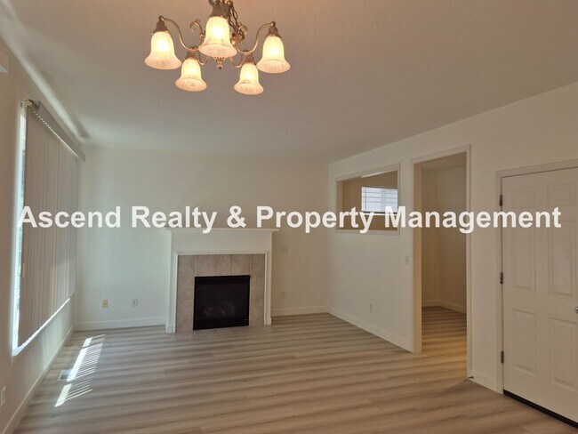 Building Photo - **Move In Special** Updated in Arbor Roses...