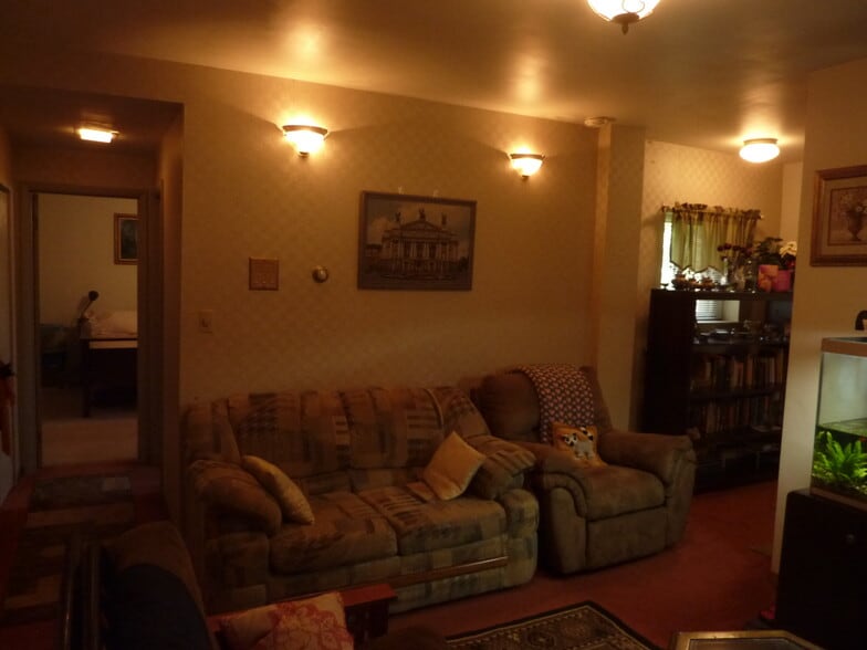 Building Photo - 749 S Millvale Ave